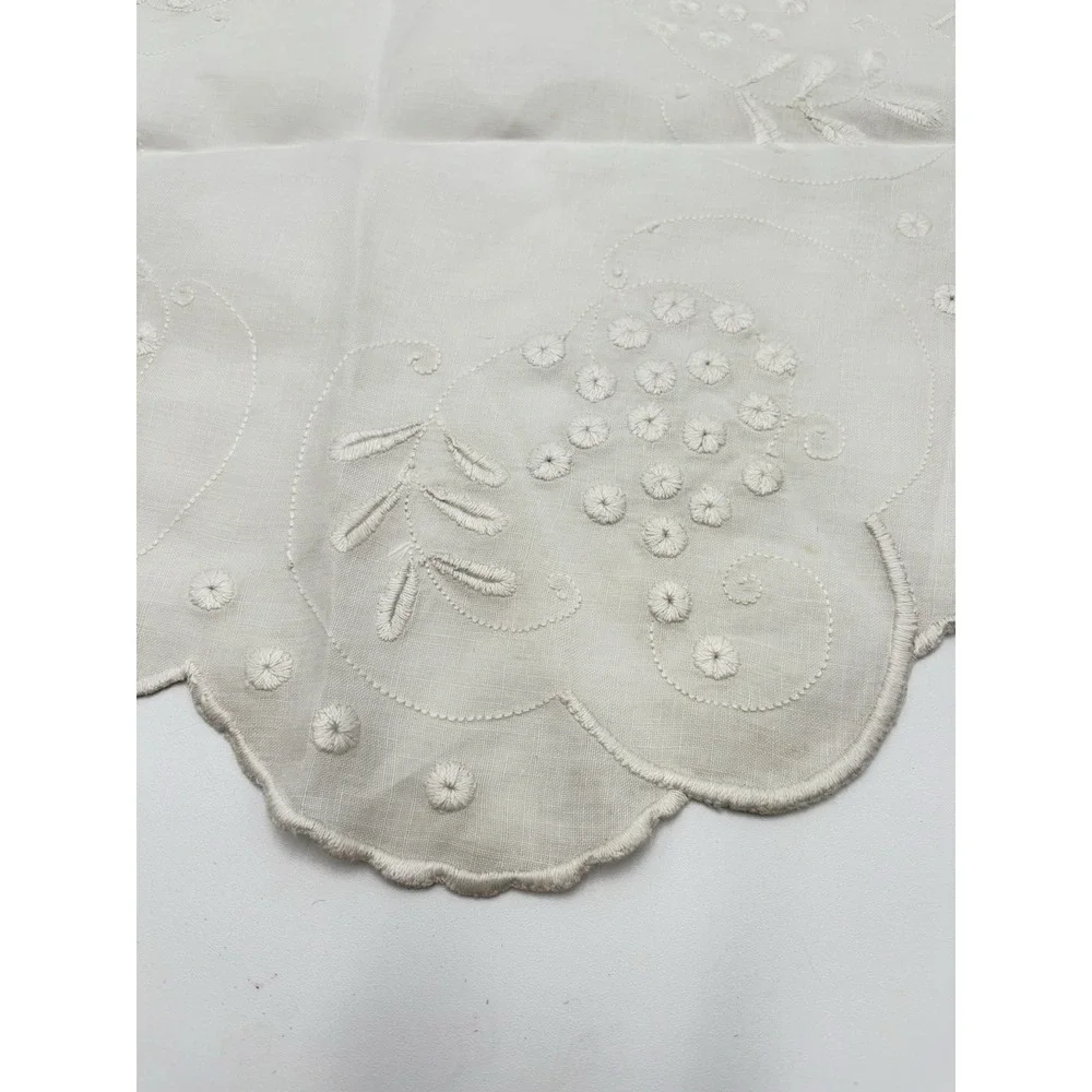 Vintage White Embroidered Linen Dresser Scarf Doily Table Runner Cutwork 16x15